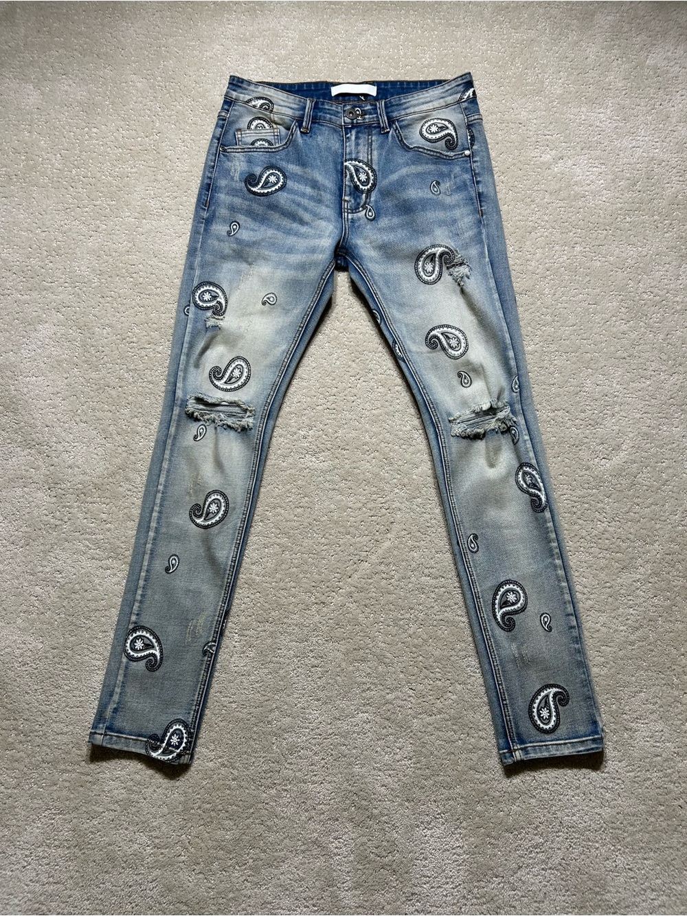 NWT KDNK 1141411 Comfort Stretch Blue Denim Jeans with black paisley print